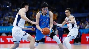 山西篮板输5个以上！刘传兴7分钟补锅，杨学增赌对了？